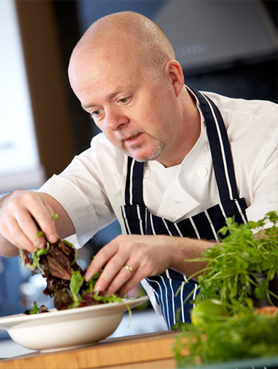 colin-preparing-salad